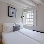 Comfortable In * Porto